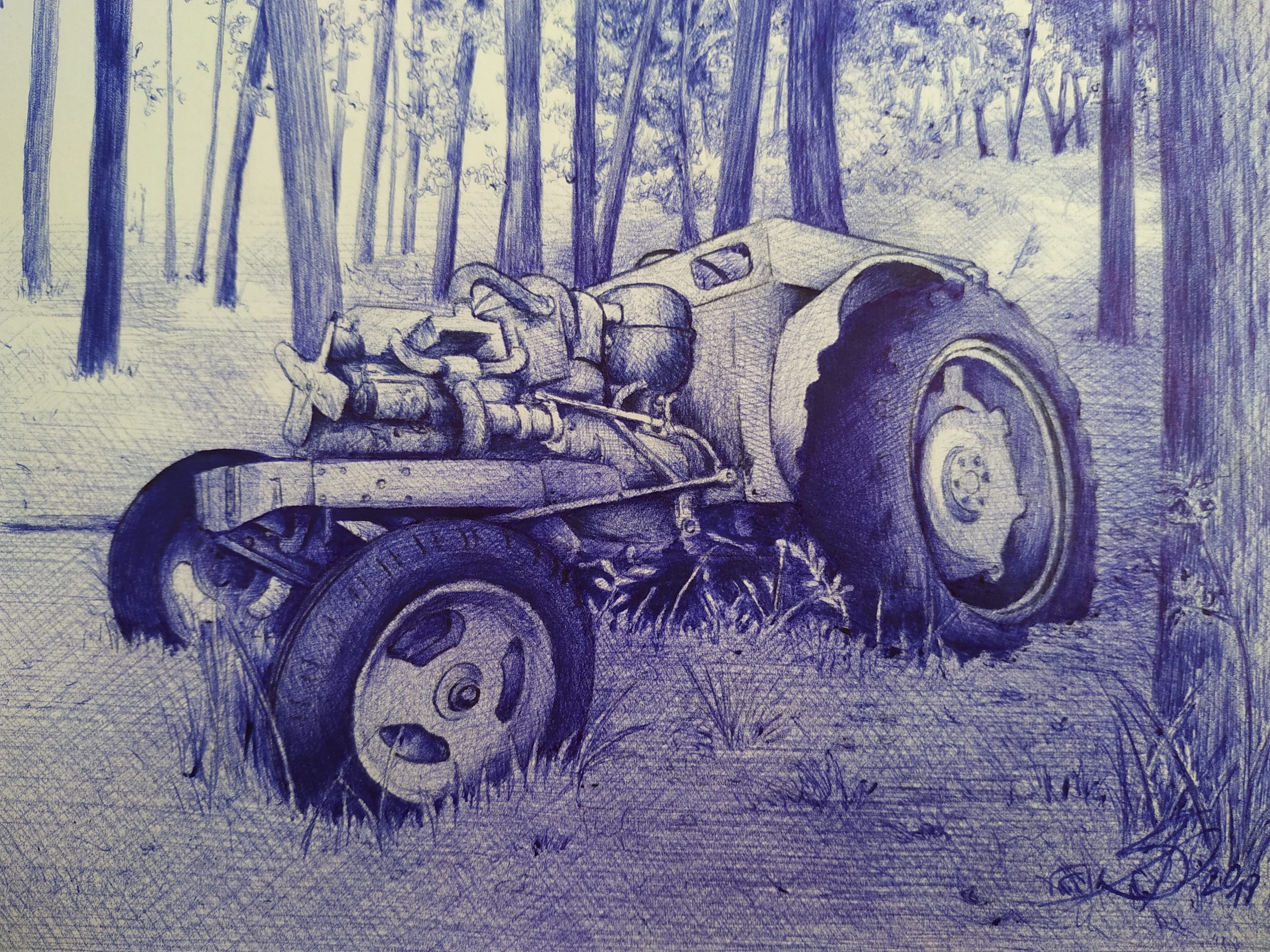 Dibujo a bolígrafo de otra vista de un tractor abandonado entre árboles